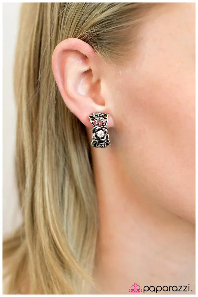 Paparazzi Earring ~ Nip It In The Bud - White