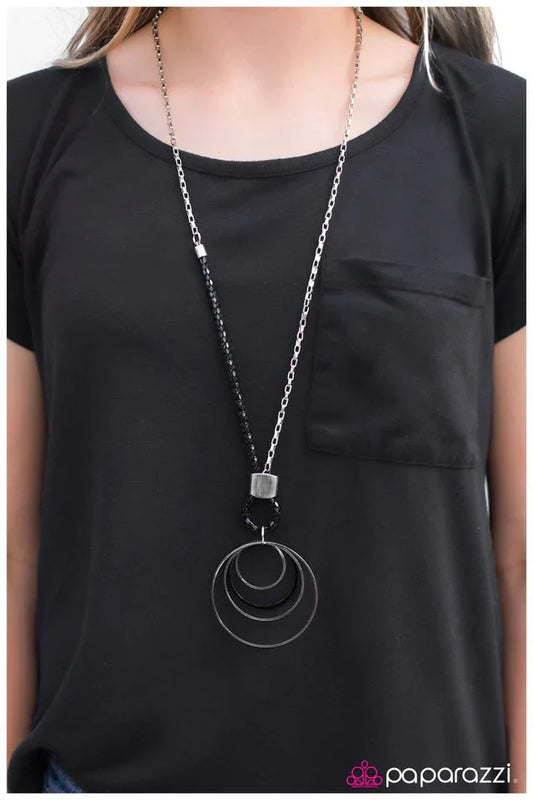 Paparazzi Necklace ~ Quantum Leap - Black