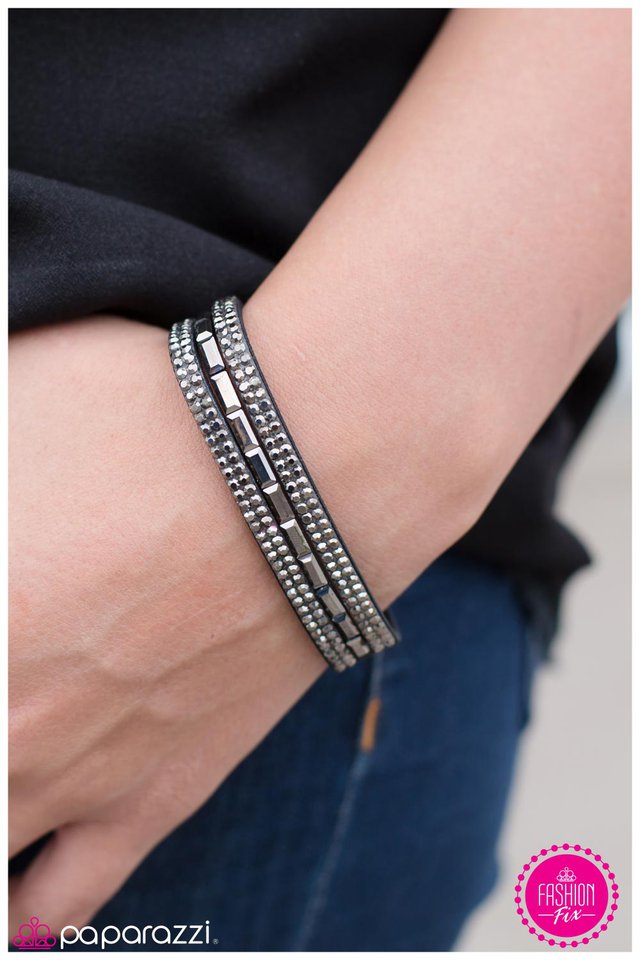 Paparazzi Bracelet ~ Drop Dead Diva - Black