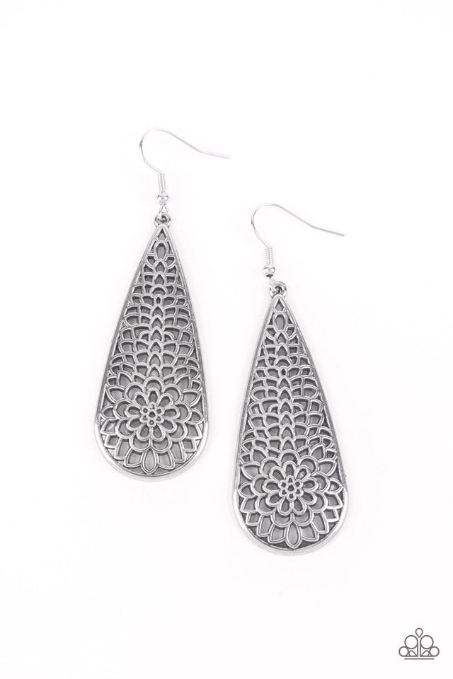 ���Posy Pasture - Silver - Paparazzi Earring Image