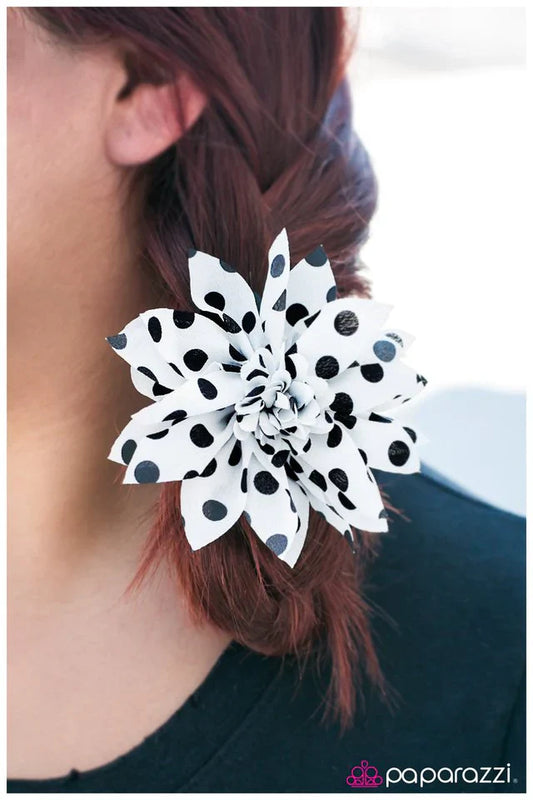 Paparazzi Hair Accessories ~ Put Me On the Spot - White