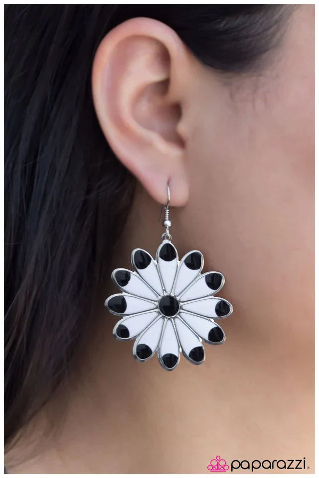 Paparazzi Earring ~ Blooming Beauty - White