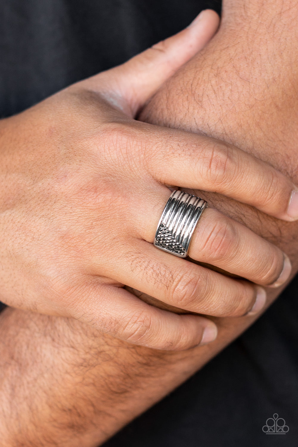 Paparazzi Ring ~ Legendary Lineup - Silver