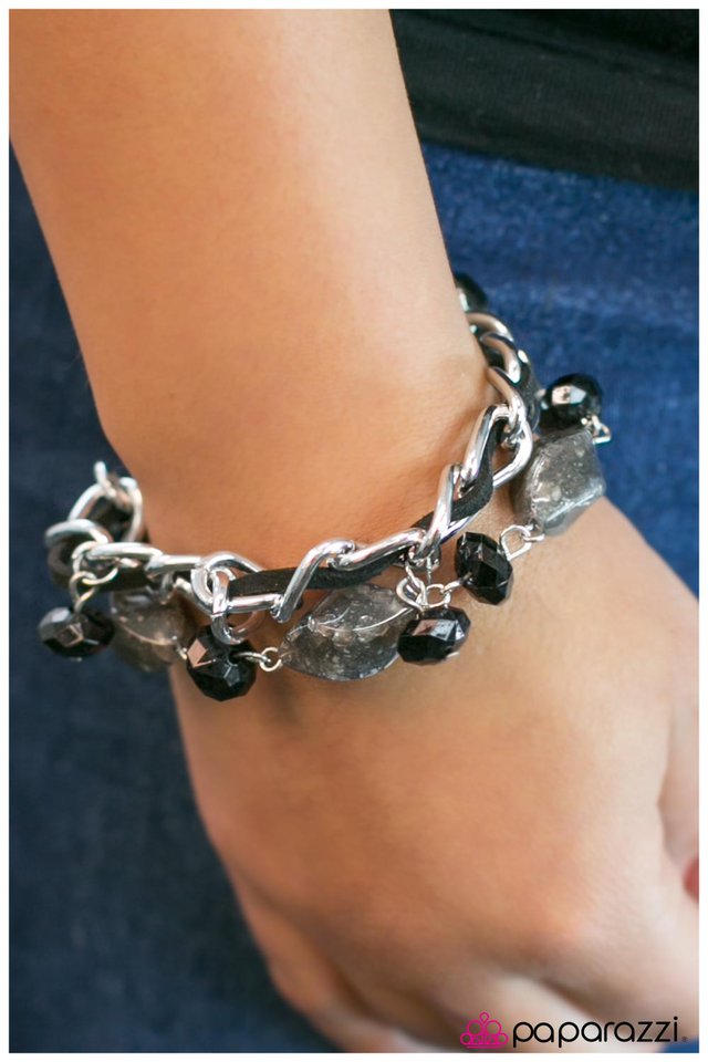 Paparazzi Bracelet ~ Down By the Banks - Black