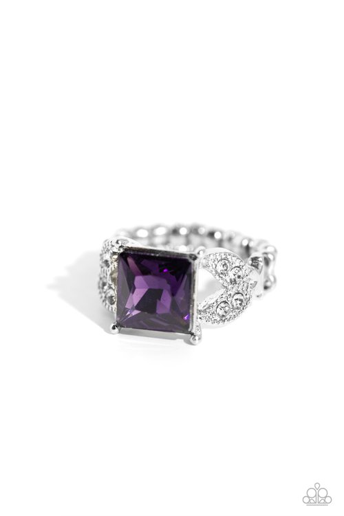 Deluxe Drama - Paparazzi Ring Image