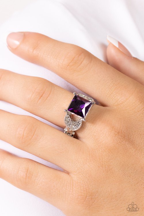 Deluxe Drama - Paparazzi Ring Image