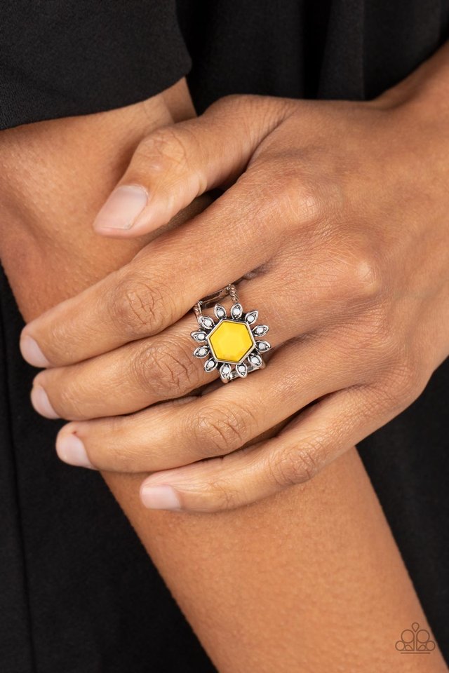 ���Wonderfully Wallflower - Yellow - Paparazzi Ring Image