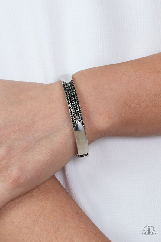 ​Radiant Edge - Black - Paparazzi Bracelet Image