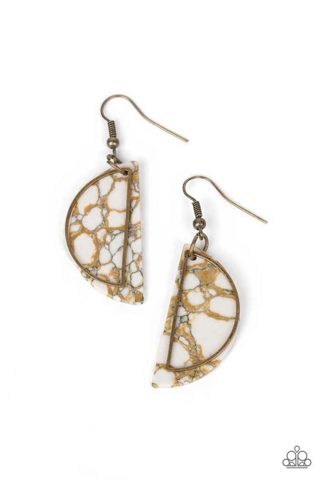 Flashdance Fashionista - Brass - Paparazzi Earring Image