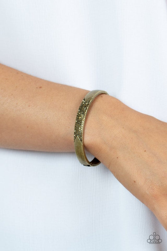 Radiant Edge - Brass - Paparazzi Bracelet Image