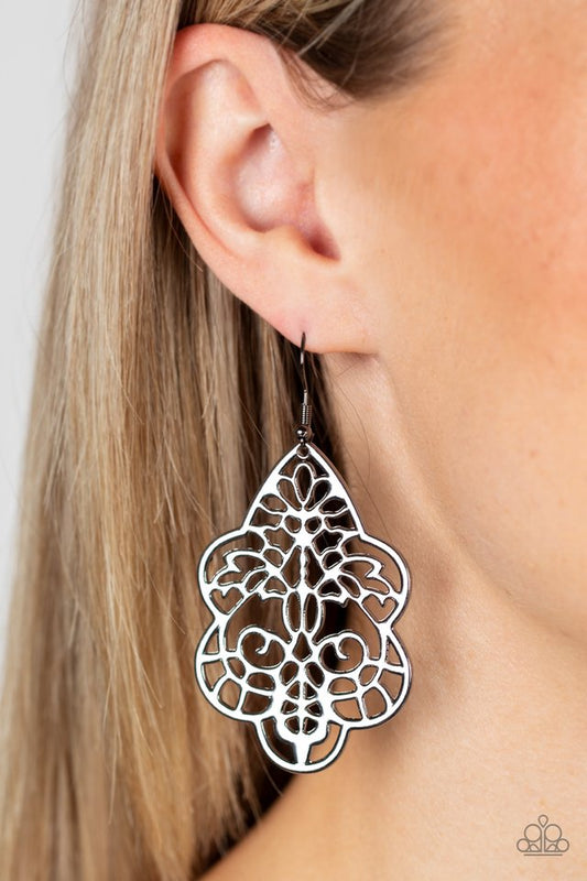 ​Festive Foliage - Black - Paparazzi Earring Image