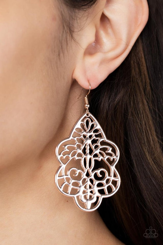 ​Festive Foliage - Rose Gold - Paparazzi Earring Image