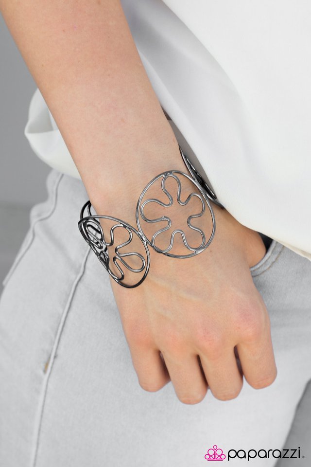 Paparazzi Bracelet ~ Totally Groovy - Black