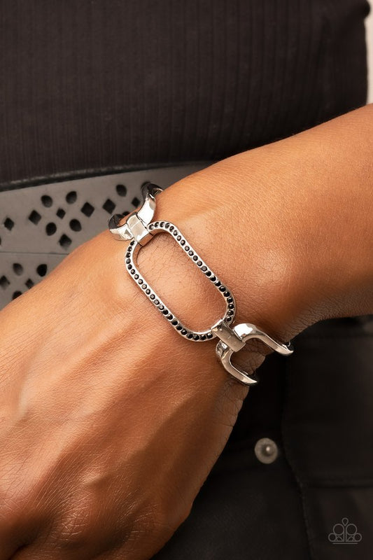 Civic Chic - Black - Paparazzi Bracelet Image