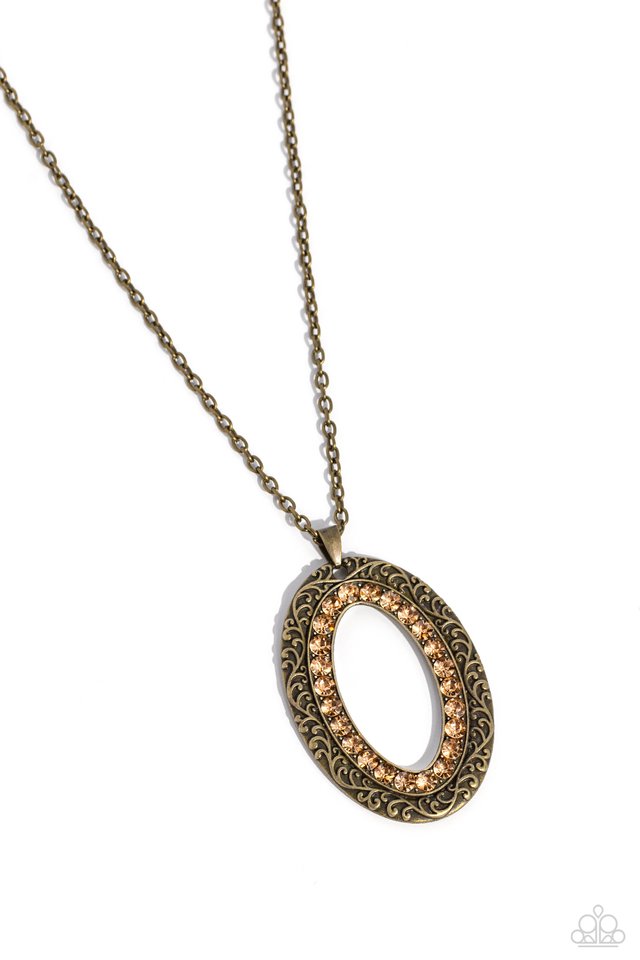 Villa Vixen - Brass - Paparazzi Necklace Image