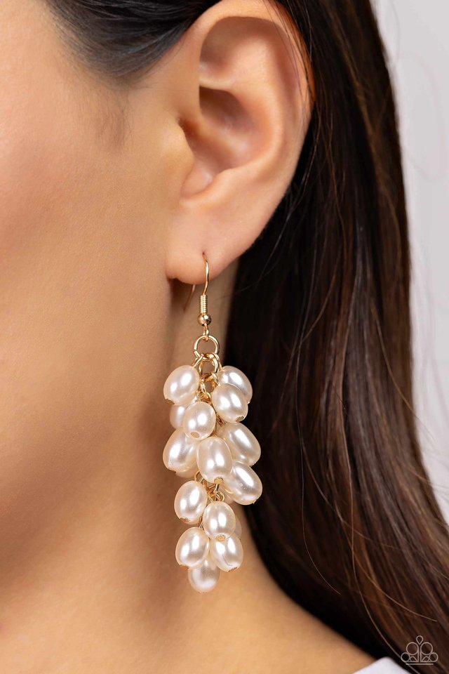Pearl Posse - Gold - Paparazzi Earring Image