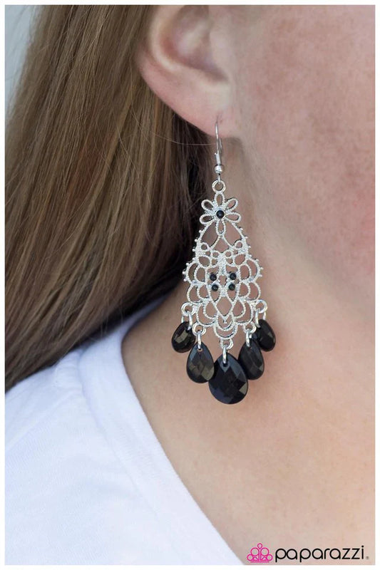 Paparazzi Earring ~ Queen of The Night - Black
