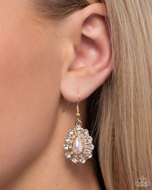 Extroverted Elegance - Gold - Paparazzi Earring Image