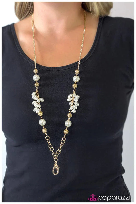 Paparazzi Necklace ~ The Finer Things - White