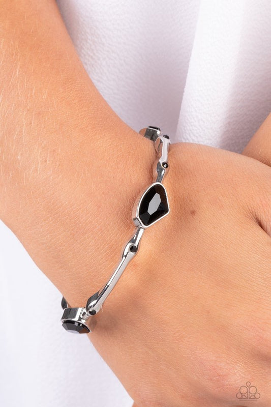 Chiseled Craze - Black - Paparazzi Bracelet Image