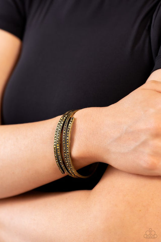CURVED Lines - Brass - Paparazzi Bracelet Image