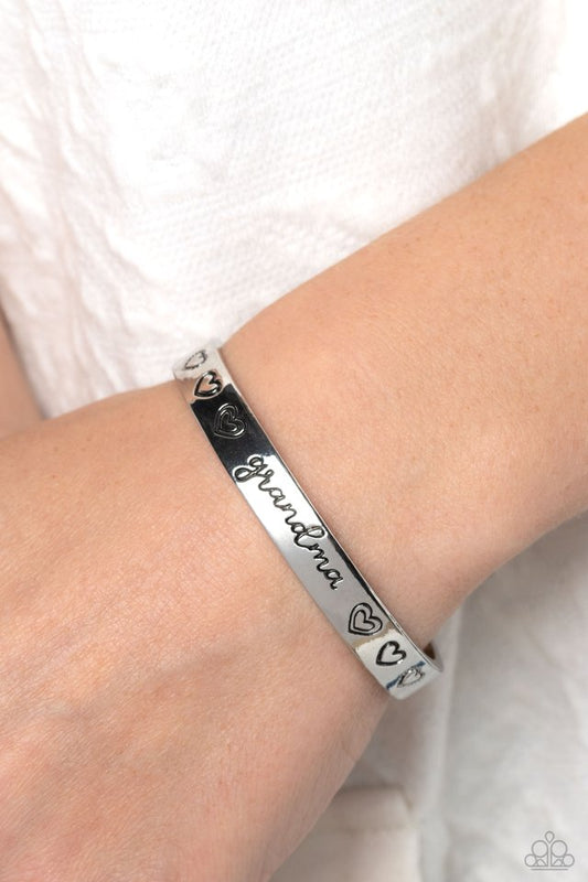 A Grandmothers Love - Silver - Paparazzi Bracelet Image