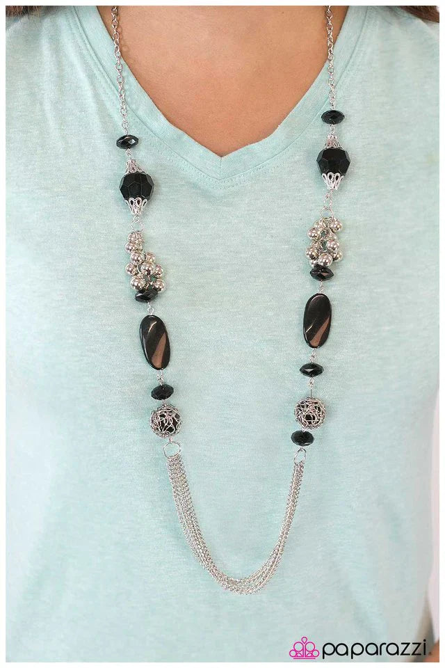 Paparazzi Necklace ~ MVP - Black