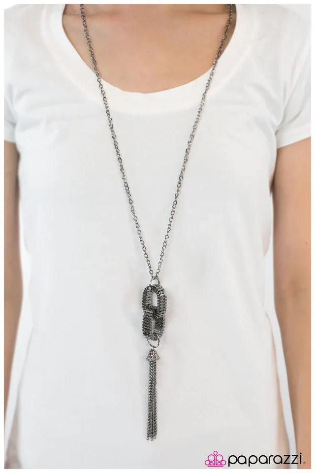 Paparazzi Necklace ~ Shifting Gears - Black