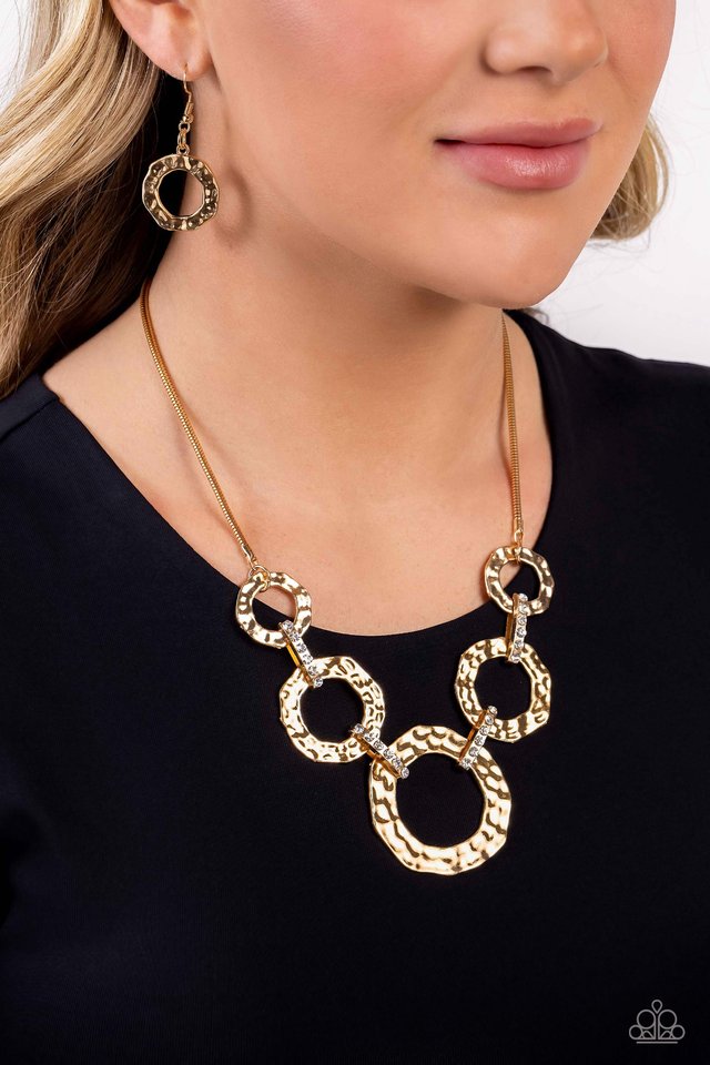 Rounded Redux - Gold - Paparazzi Necklace Image