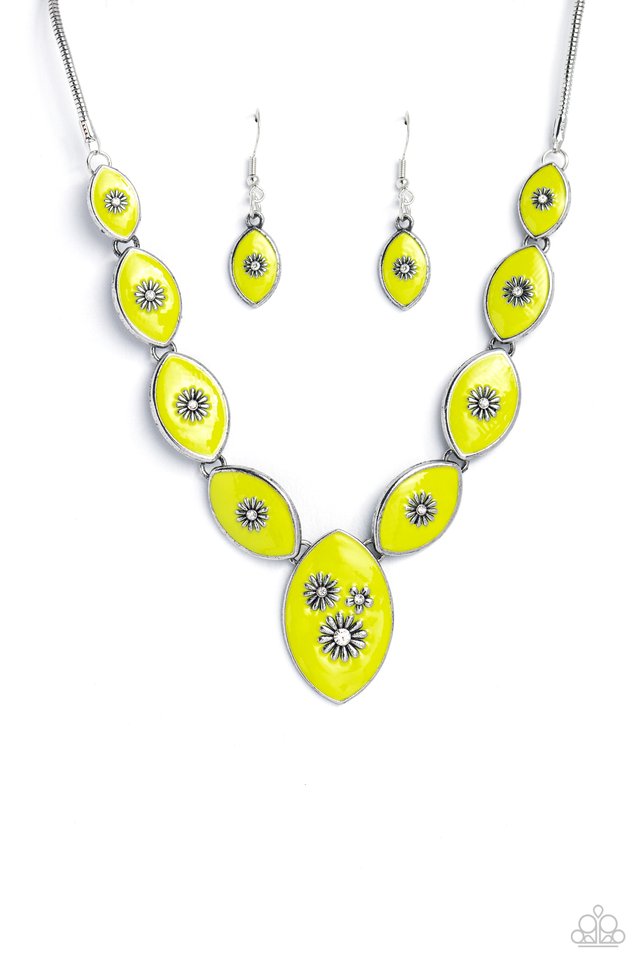 Pressed Flowers - Green - Paparazzi Necklace Image