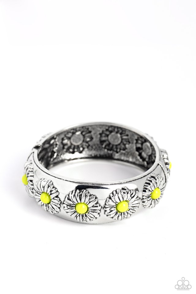 Taking FLORAL - Green - Paparazzi Bracelet Image