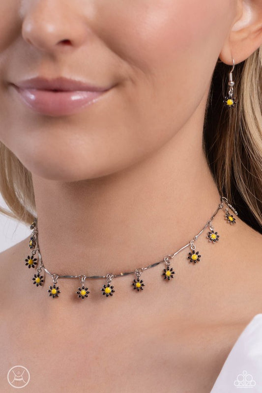 Delicate Display - Black - Paparazzi Necklace Image