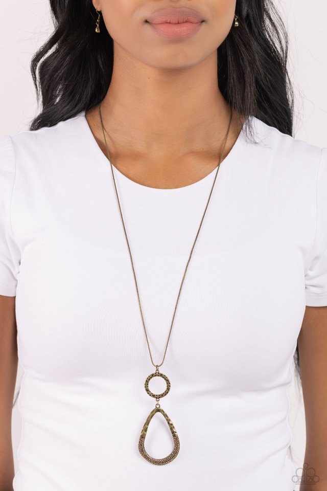 Focused Fashion - Brass - Paparazzi Necklace Image