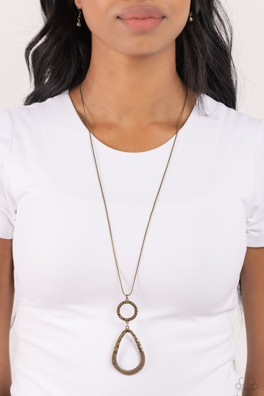 Focused Fashion - Brass - Paparazzi Necklace Image