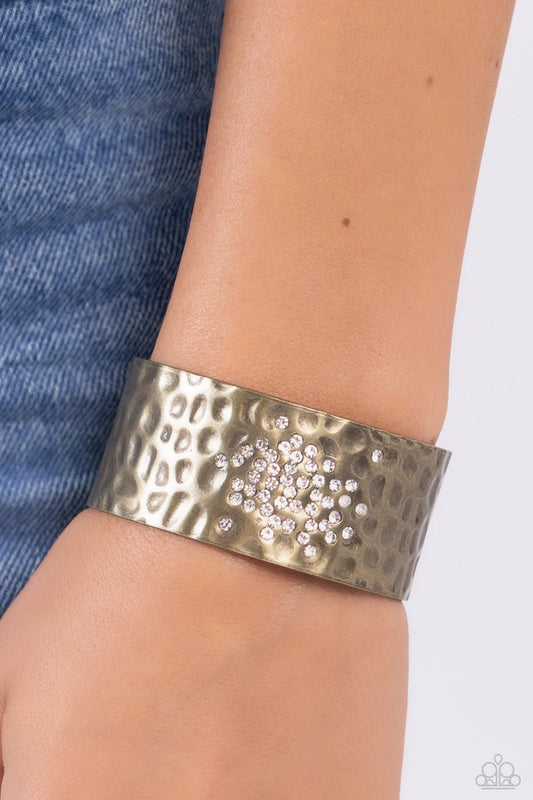 Speckled Sparkle - Brass - Paparazzi Bracelet Image
