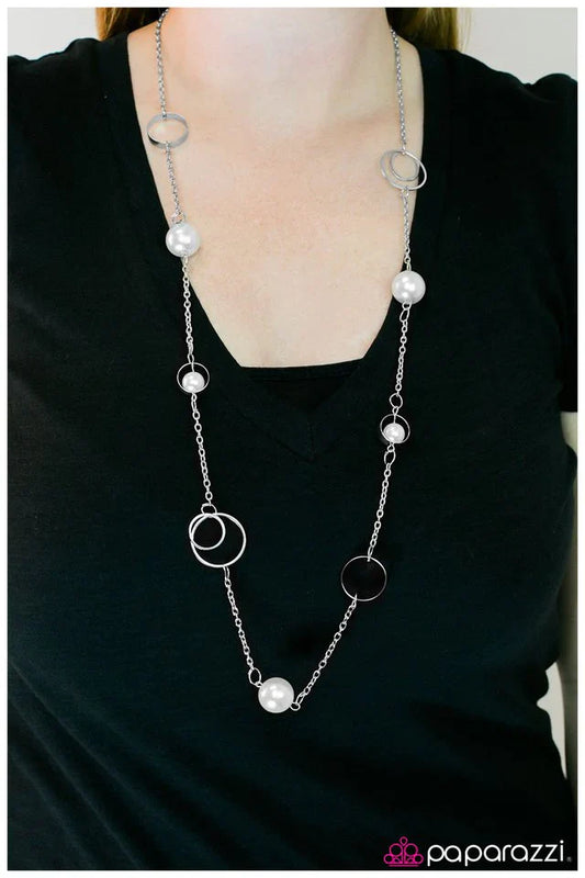 Paparazzi Necklace ~ Sing Me A Song, Mr. Piano Man - White