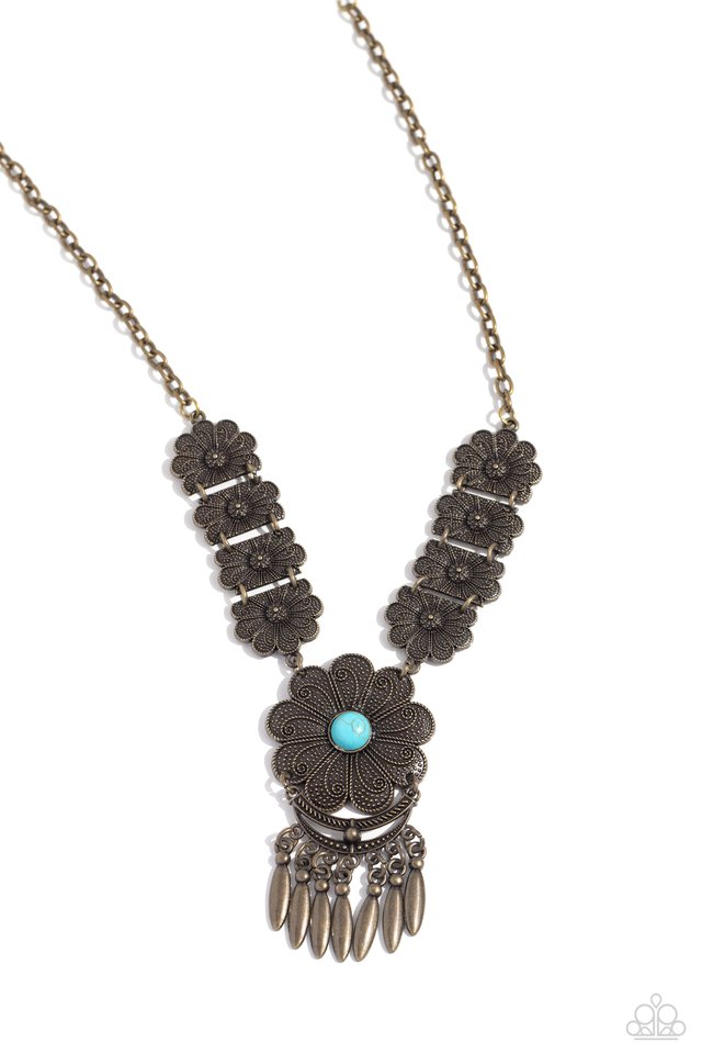 A La ROGUE - Brass - Paparazzi Necklace Image