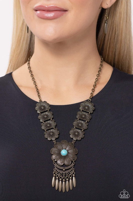A La ROGUE - Brass - Paparazzi Necklace Image