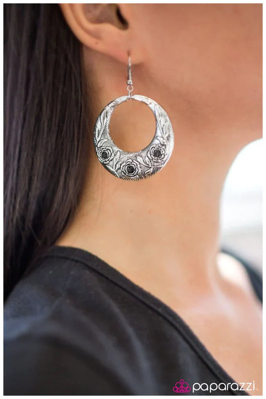 Paparazzi Earring ~ Blooming Borders - Black