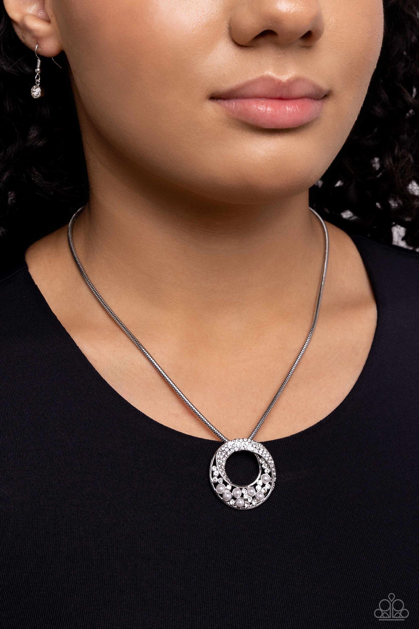 Scintillating Spiral - Paparazzi Necklace Image