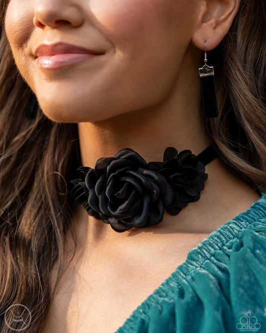 Paparazzi Necklace ~ Very Viscountess - Black