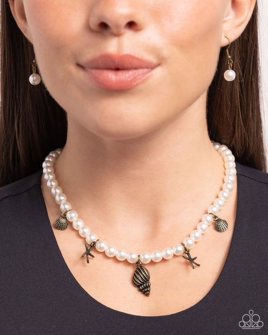 Beachcomber Beauty - Brass - Paparazzi Necklace Image