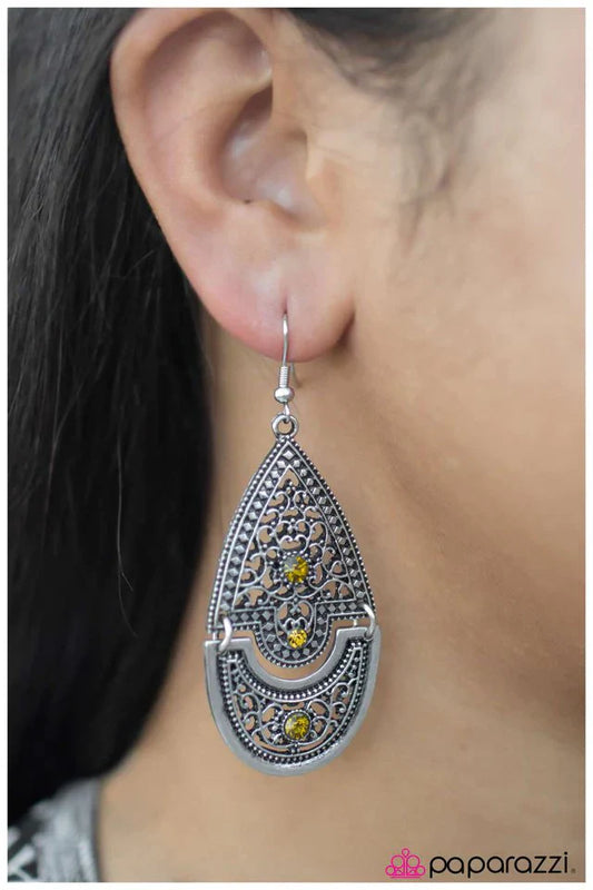 Paparazzi Earring ~ Unhinged - Green