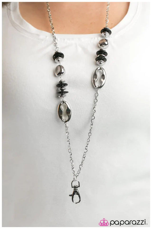 Paparazzi Necklace ~ Working Wonders - Black