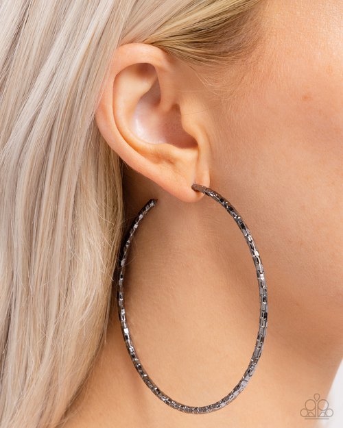 Closer To Chic - Black - Paparazzi Earring Image