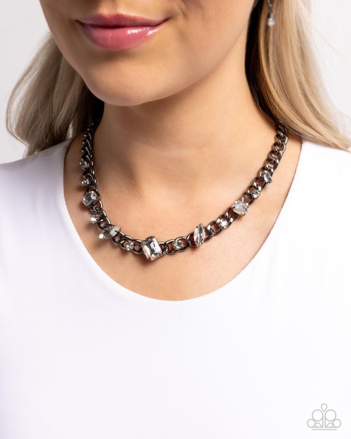 Pronged Perfection - Black - Paparazzi Necklace Image