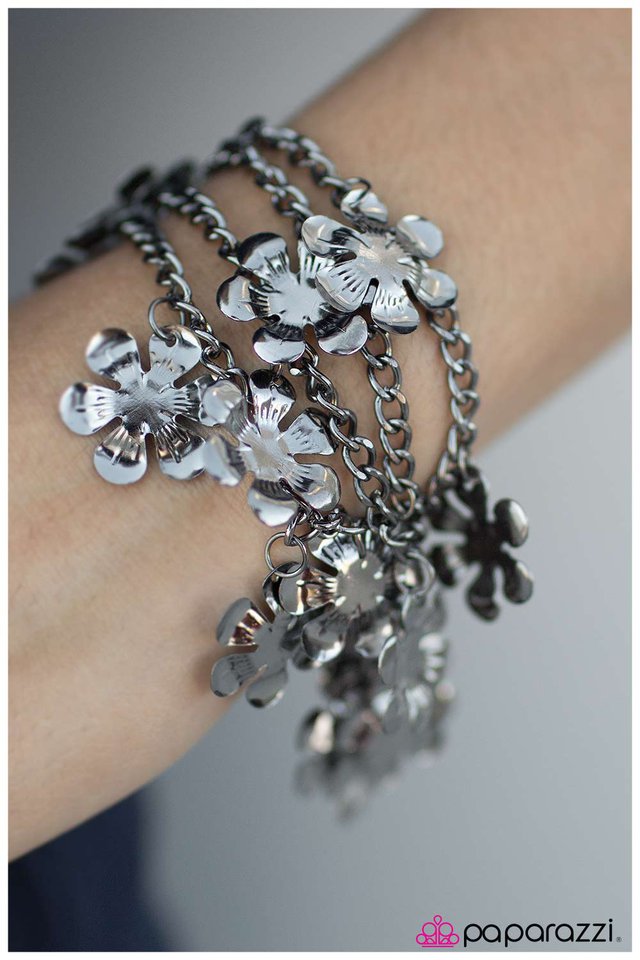 Paparazzi Bracelet ~ Please Dont Eat The Daisies - Black