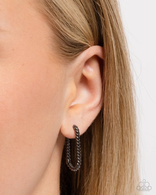 Meandering Moment - Paparazzi Earring Image