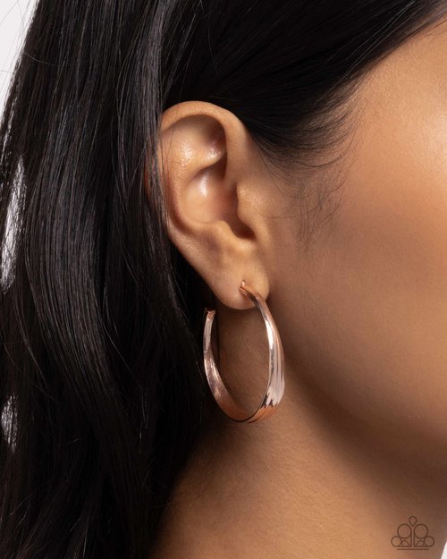 Layover Leader - Gold - Paparazzi Earring Image