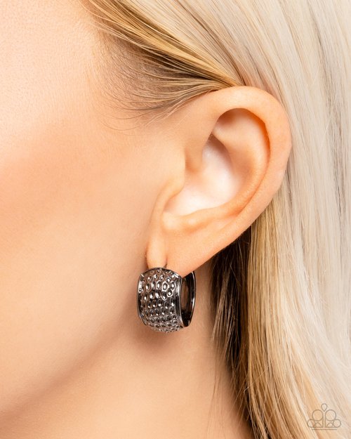 Hammered Heaven - Black - Paparazzi Earring Image